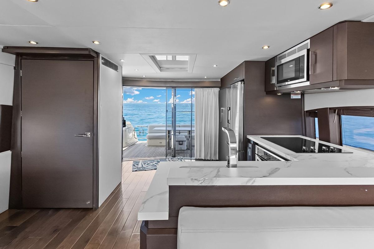 2016 Marquis 72 