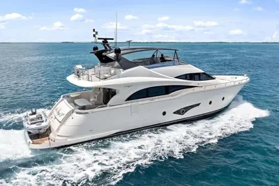 Marquis 720 Fly Bridge