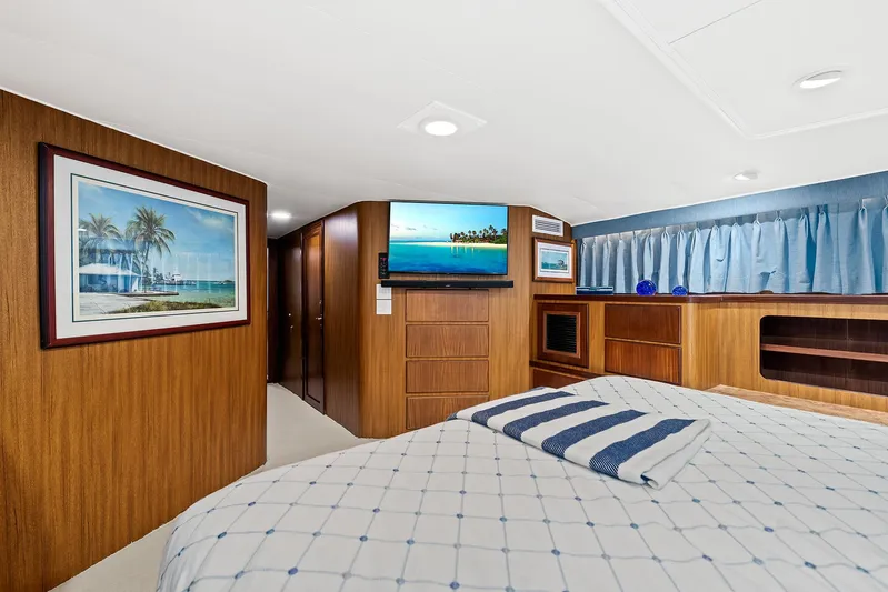  Yacht Photos Pics Luxurious bedroom interior of a 1989 Hatteras 70 Motor Yacht with modern amenities.