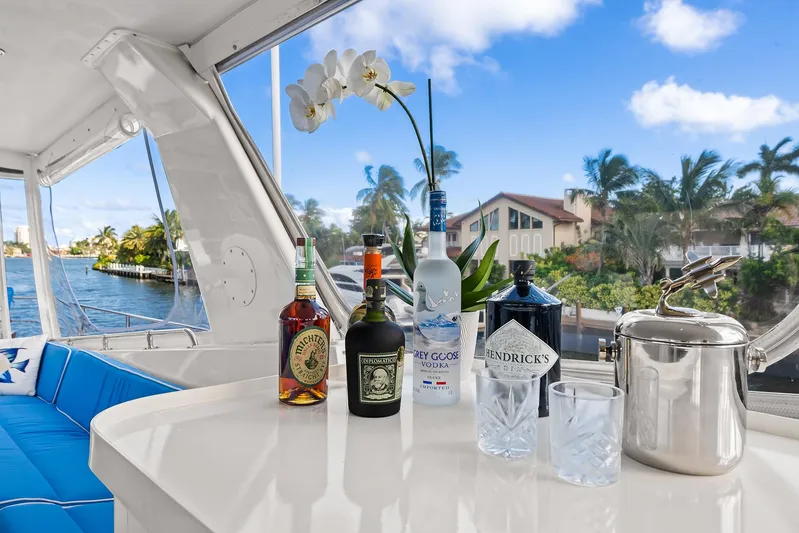  Yacht Photos Pics Luxurious bar setup on 1989 Hatteras 70 Motor Yacht with scenic waterfront view.