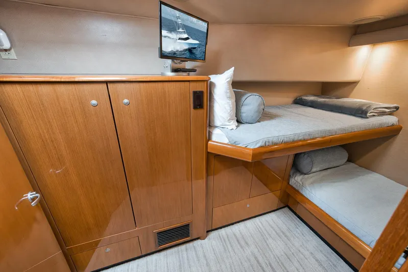 Amuck Yacht Photos Pics 