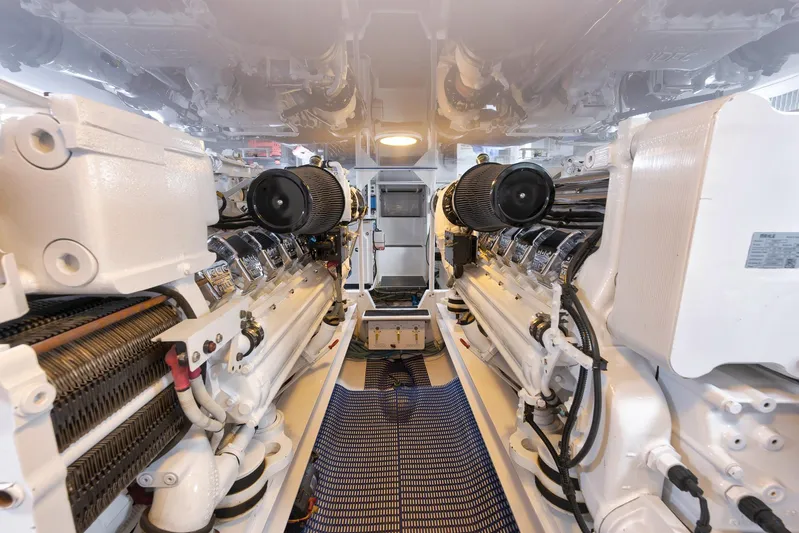 Amuck Yacht Photos Pics 