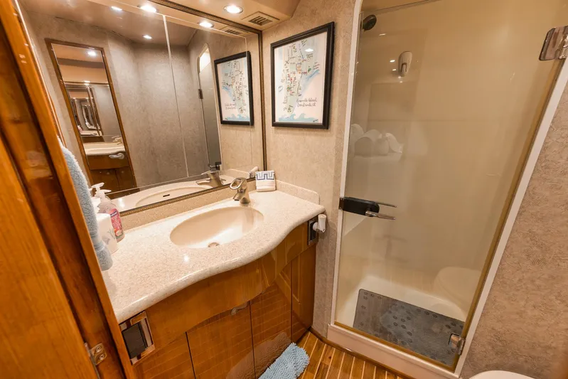 Amuck Yacht Photos Pics 