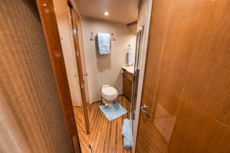 Amuck Yacht Photos Pics 