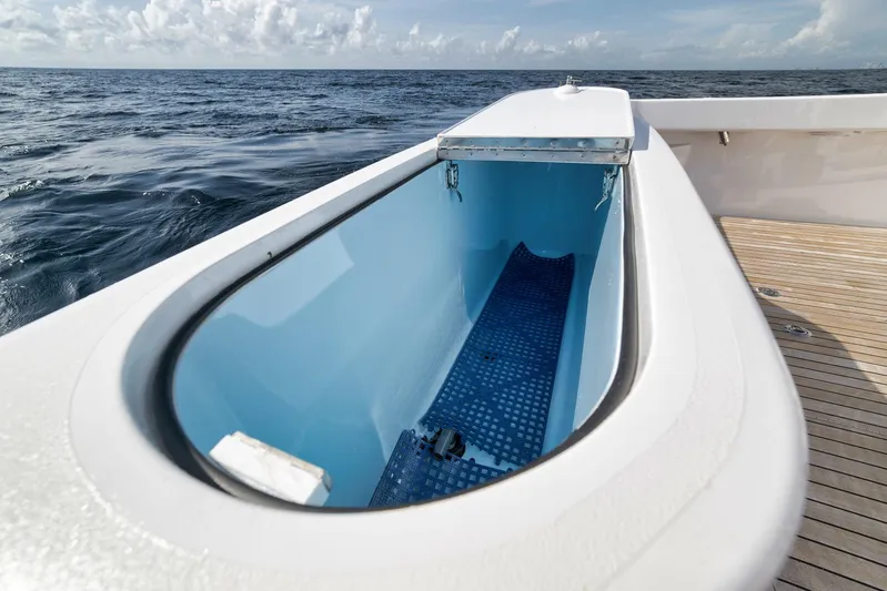 Amuck Yacht Photos Pics 