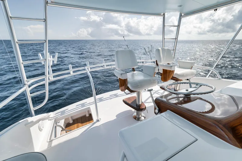 Amuck Yacht Photos Pics 