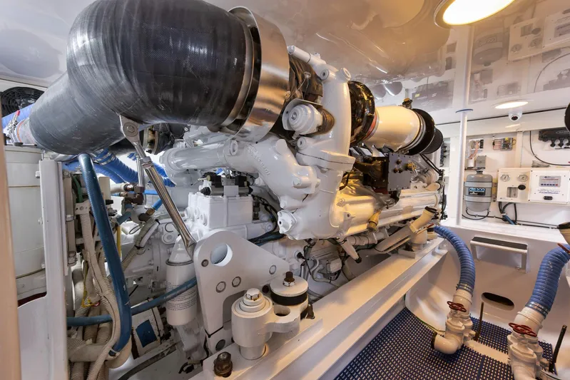 Amuck Yacht Photos Pics 