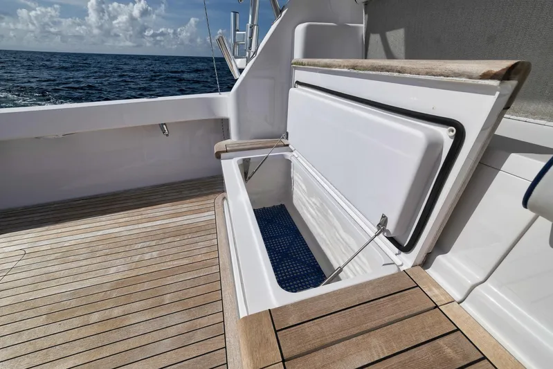 Amuck Yacht Photos Pics 