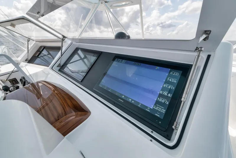 Amuck Yacht Photos Pics 