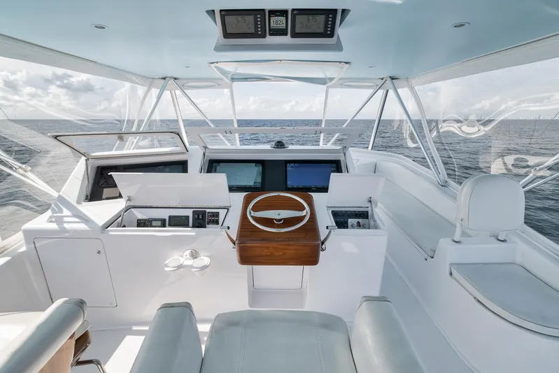 Amuck Yacht Photos Pics 