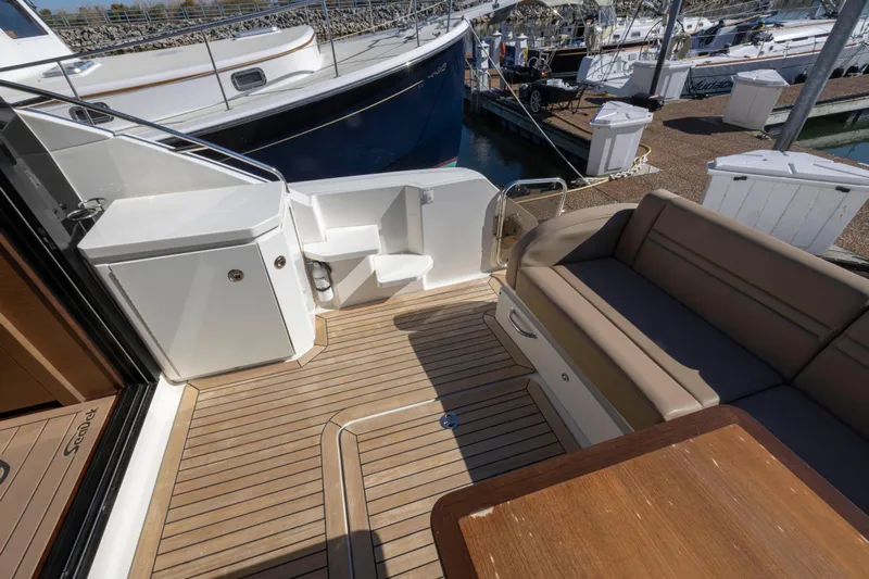 Apres Ski Yacht Photos Pics 