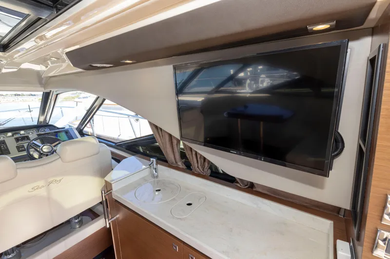 Apres Ski Yacht Photos Pics 