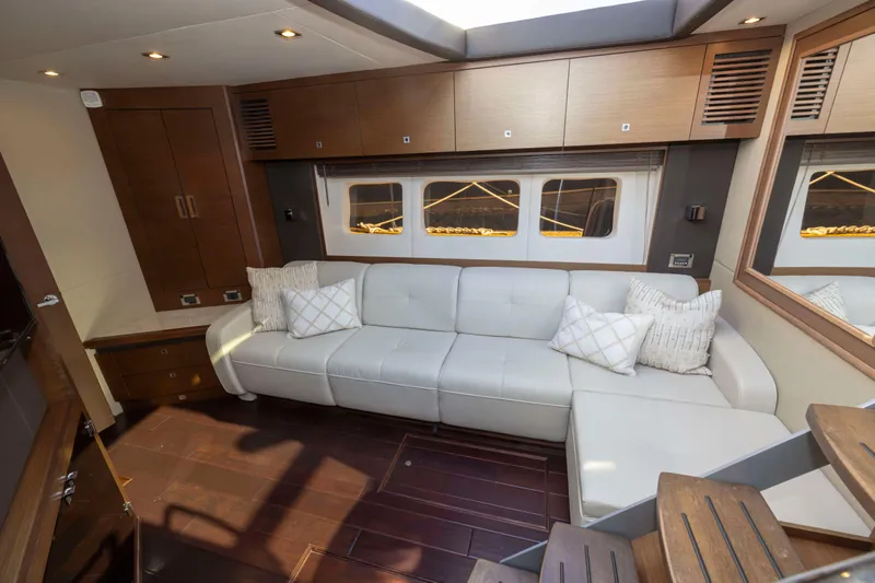 Apres Ski Yacht Photos Pics 