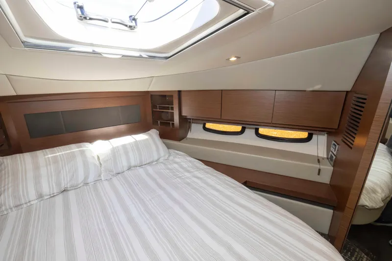 Apres Ski Yacht Photos Pics 