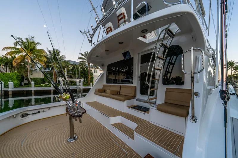Cast Away Yacht Photos Pics 2008 Hatteras 68 Convertible yacht with fishing gear and seating area.