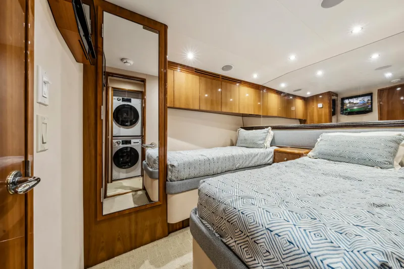 Cast Away Yacht Photos Pics 