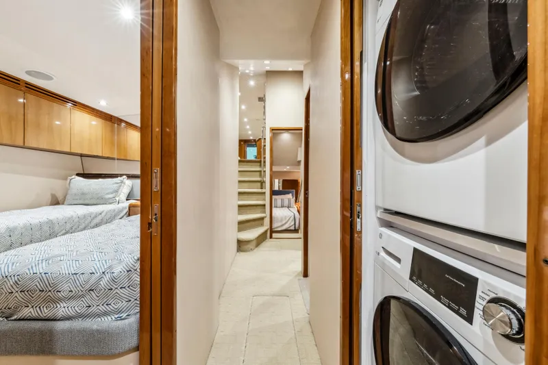 Cast Away Yacht Photos Pics 