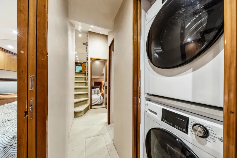 Cast Away Yacht Photos Pics 