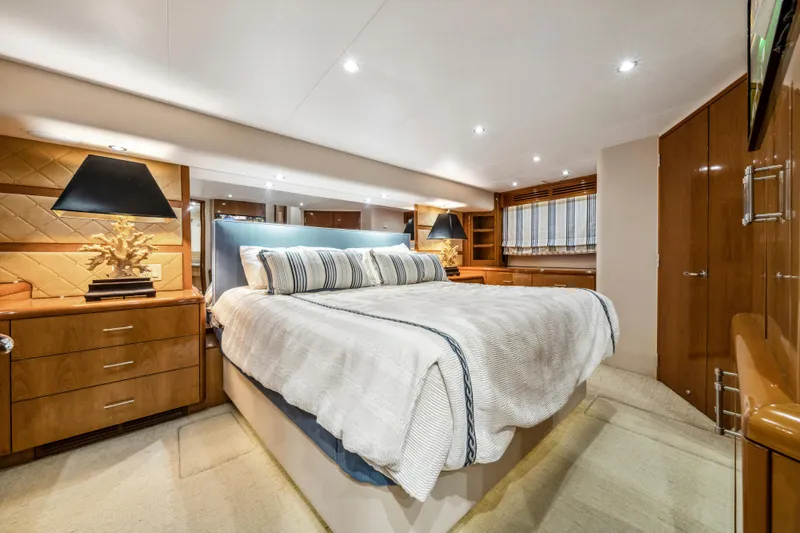 Cast Away Yacht Photos Pics 