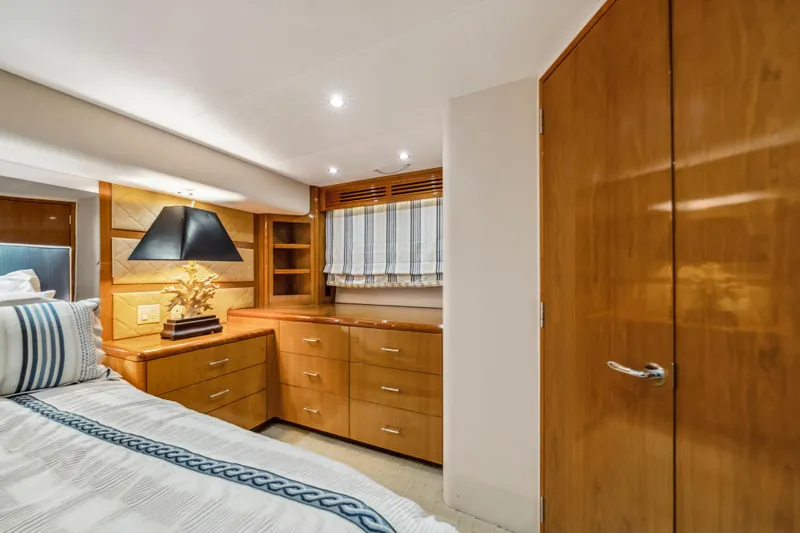 Cast Away Yacht Photos Pics 