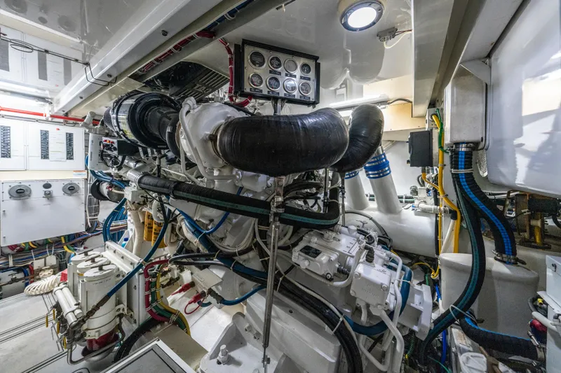 Cast Away Yacht Photos Pics 