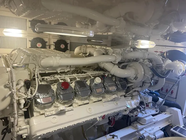 Yellowfin Yacht Photos Pics Viking 54 Convertible engine detail