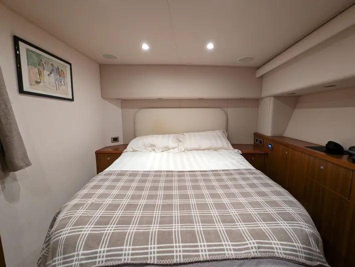 Yellowfin Yacht Photos Pics Viking 54 Convertible master cabin