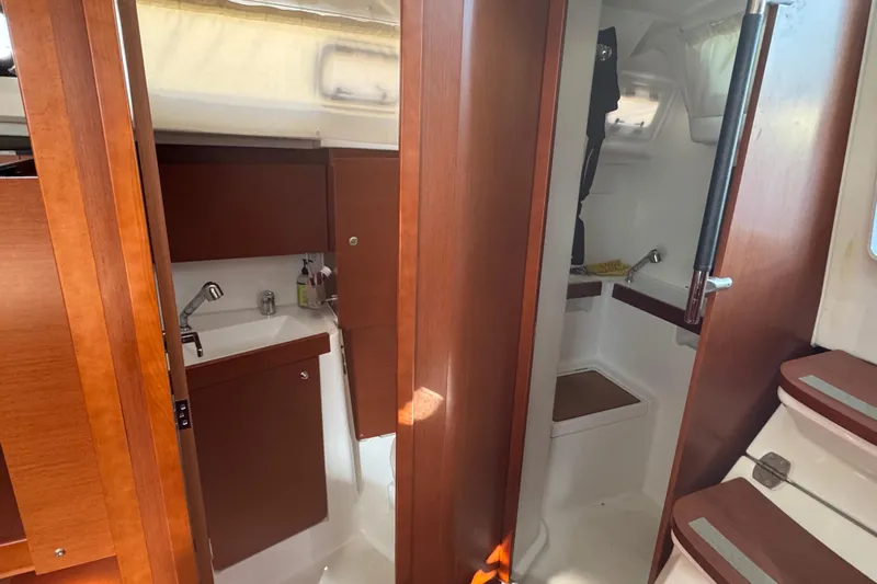 Viento Yacht Photos Pics Interior of 2018 Beneteau Oceanis 35.1 yacht, featuring a compact bathroom area.