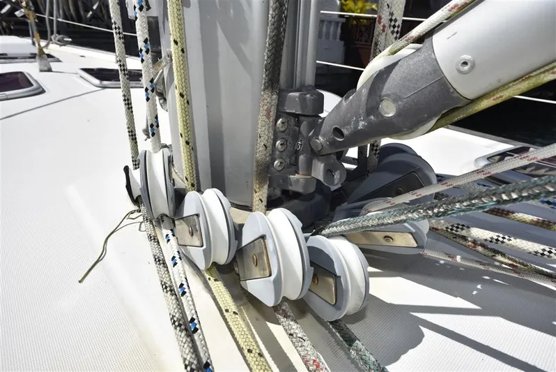  Yacht Photos Pics Close-up of Beneteau Oceanis 473 sailboat rigging, 2002 model.