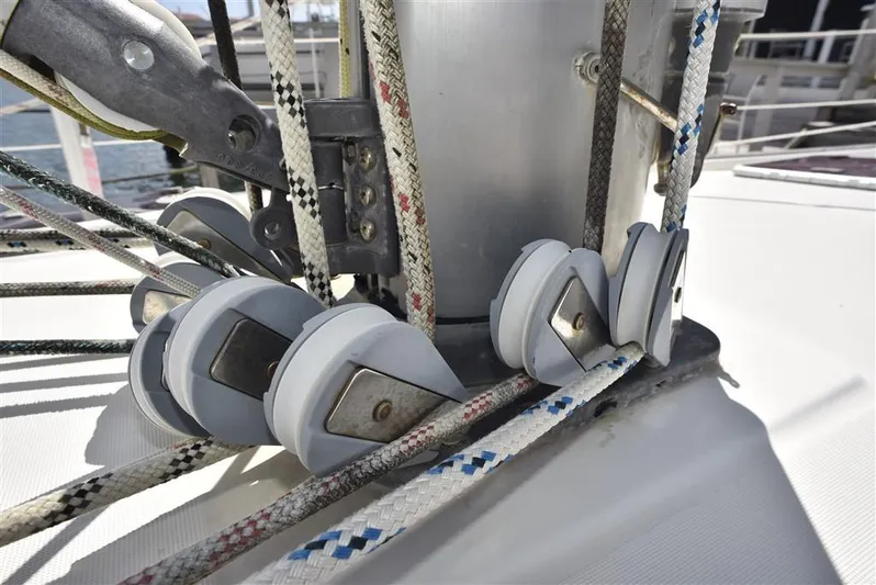  Yacht Photos Pics Close-up of ropes and pulleys on a 2002 Beneteau Oceanis 473 yacht.