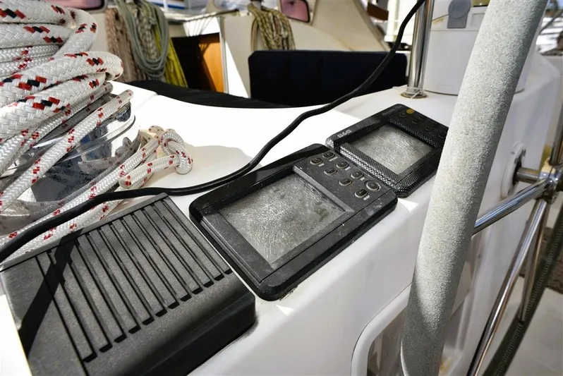  Yacht Photos Pics Control console of 2002 Beneteau Oceanis 473 sailboat.