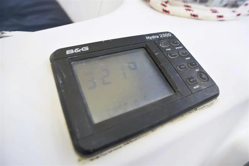  Yacht Photos Pics B&G Hydra 2000 display on Beneteau Oceanis 473, year 2002.
