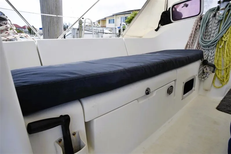  Yacht Photos Pics Seating area on a 2002 Beneteau Oceanis 473 yacht.