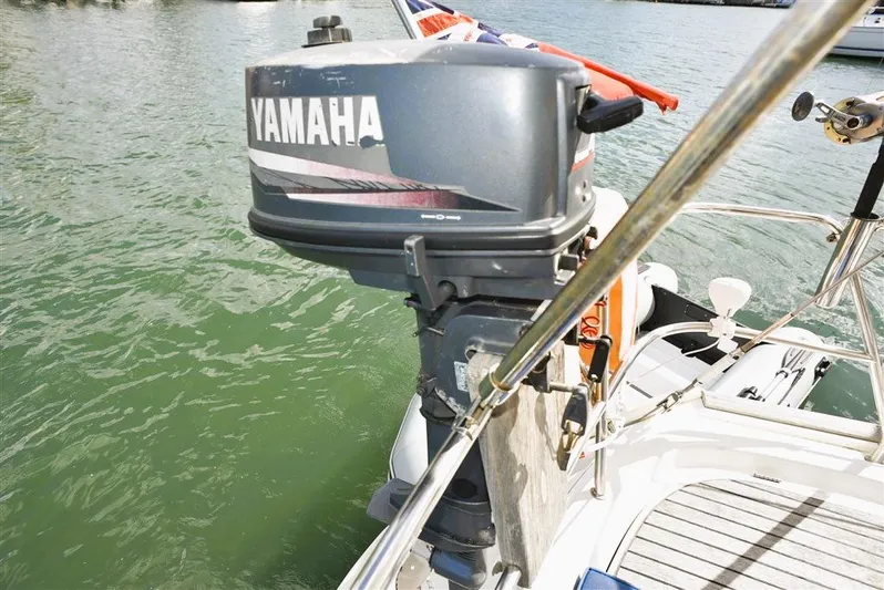  Yacht Photos Pics Yamaha outboard motor on Beneteau Oceanis 473, year 2002.