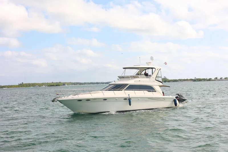 Chiquimu Yacht Photos Pics 2000 Sea Ray 480 Sedan Bridge yacht cruising on open water.