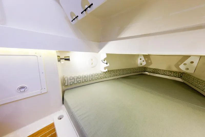 Rodzina Yacht Photos Pics Regulator 34 RODZINA - Cabin Berth