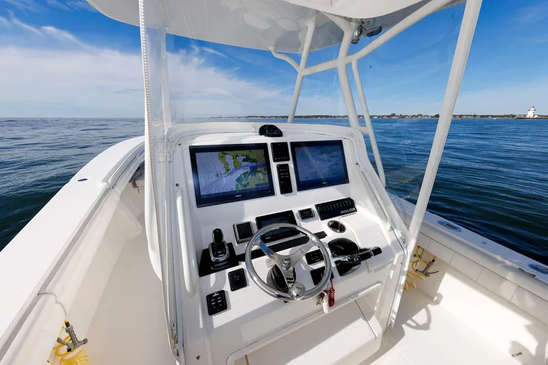 Rodzina Yacht Photos Pics Regulator 34 RODZINA - Helm Station