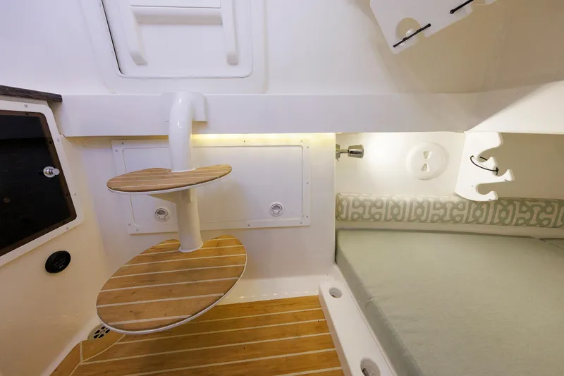 Rodzina Yacht Photos Pics Regulator 34 RODZINA - Cabin Entrance & Berth