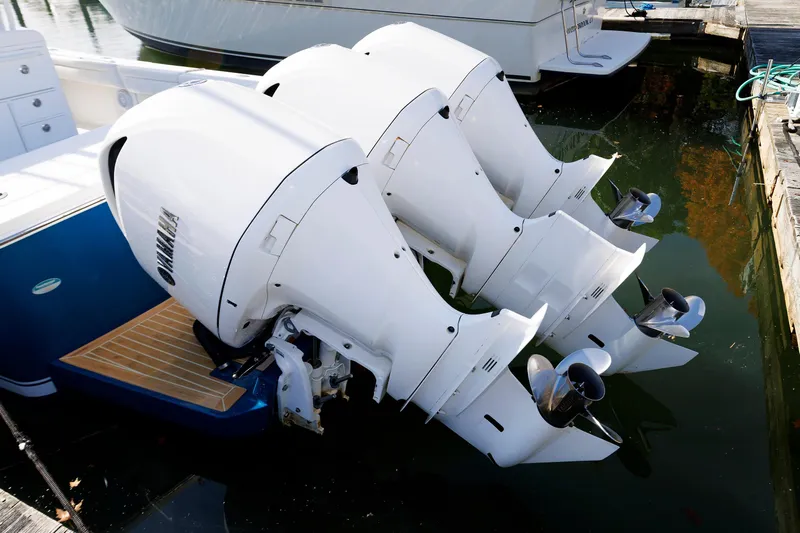 Rodzina Yacht Photos Pics Regulator 34 RODZINA - Triple Yamaha Engines