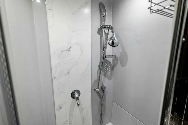 Mint 2 Bee Yacht Photos Pics Master Head