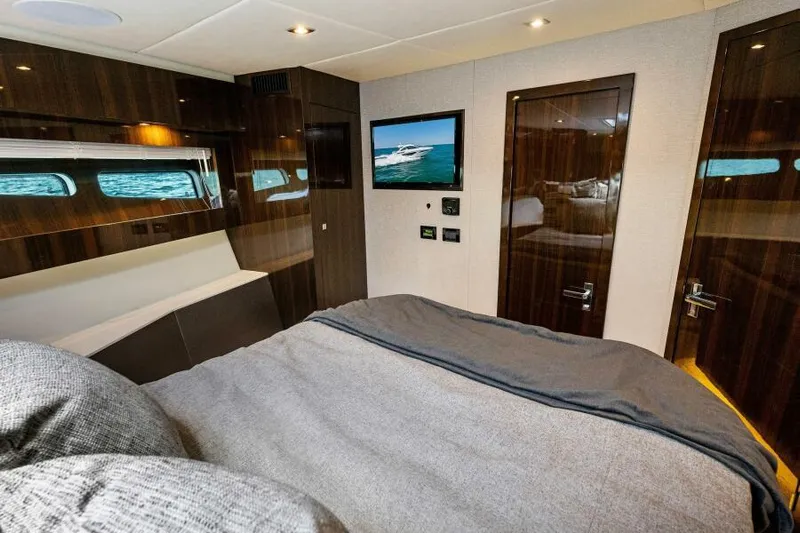 Mint 2 Bee Yacht Photos Pics VIP Stateroom