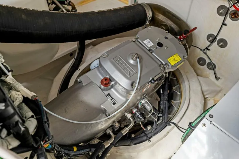 Mint 2 Bee Yacht Photos Pics Engine Room