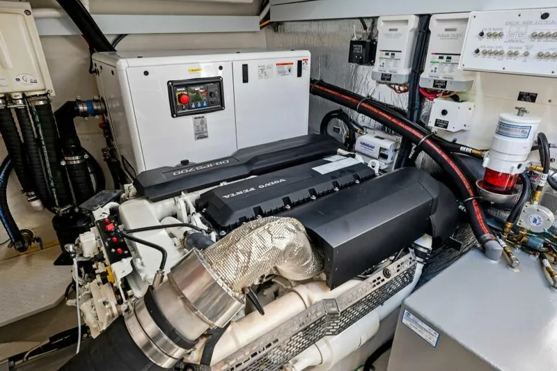 Mint 2 Bee Yacht Photos Pics Engine Room