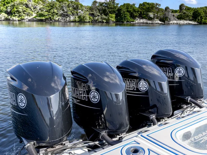 Dirty Deeds Yacht Photos Pics Four Yamaha outboard motors on a 2014 Hydra-Sports 42 Custom Siesta boat.
