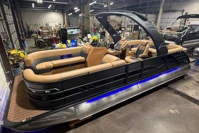 Bentley Pontoons Elite 253 Admiral Quad Lounge Tritoon & 350HP 4-Stroke EFI