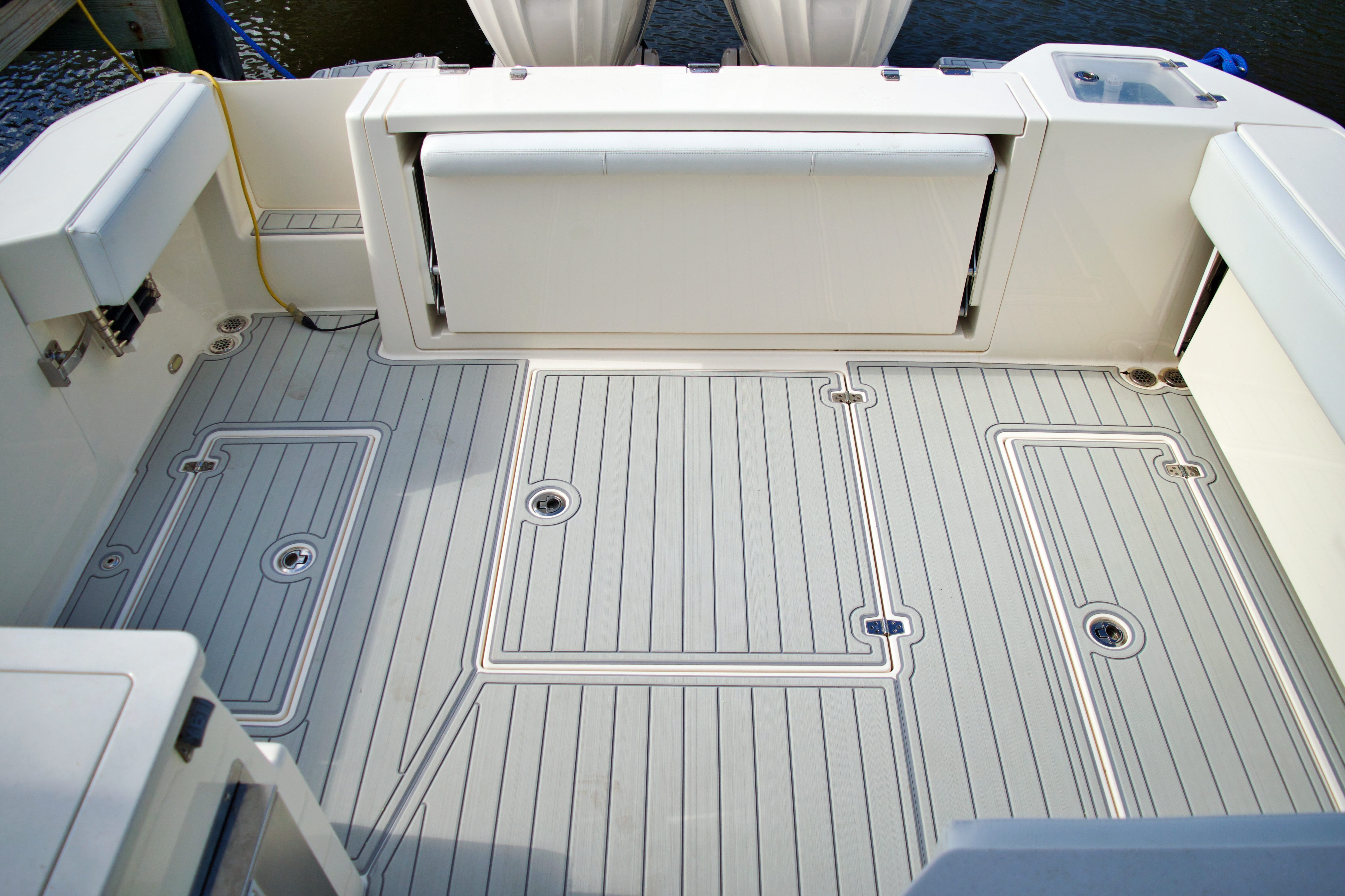 2020 COBIA 330 DC - Image 8