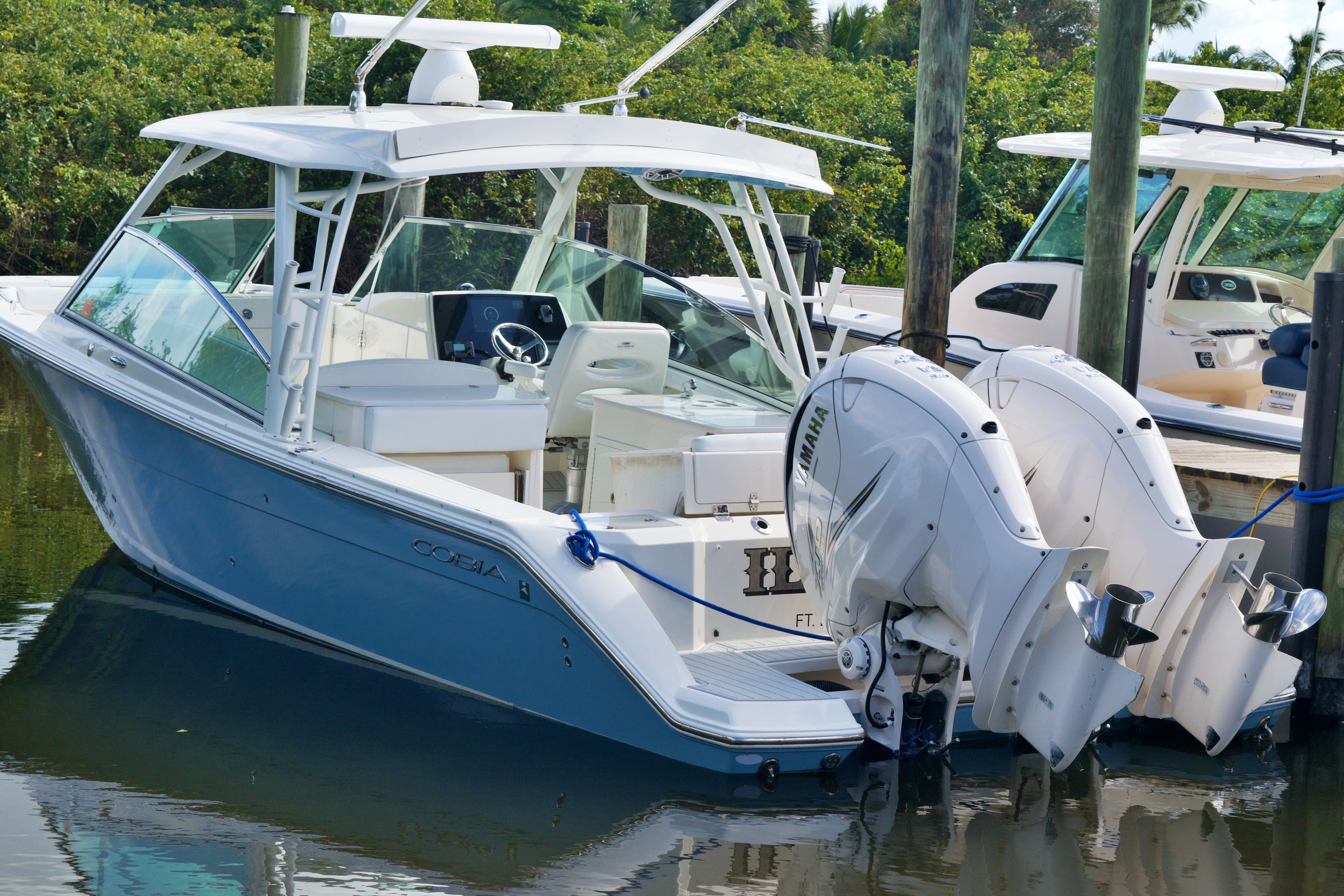 2020 COBIA 330 DC - Image 3