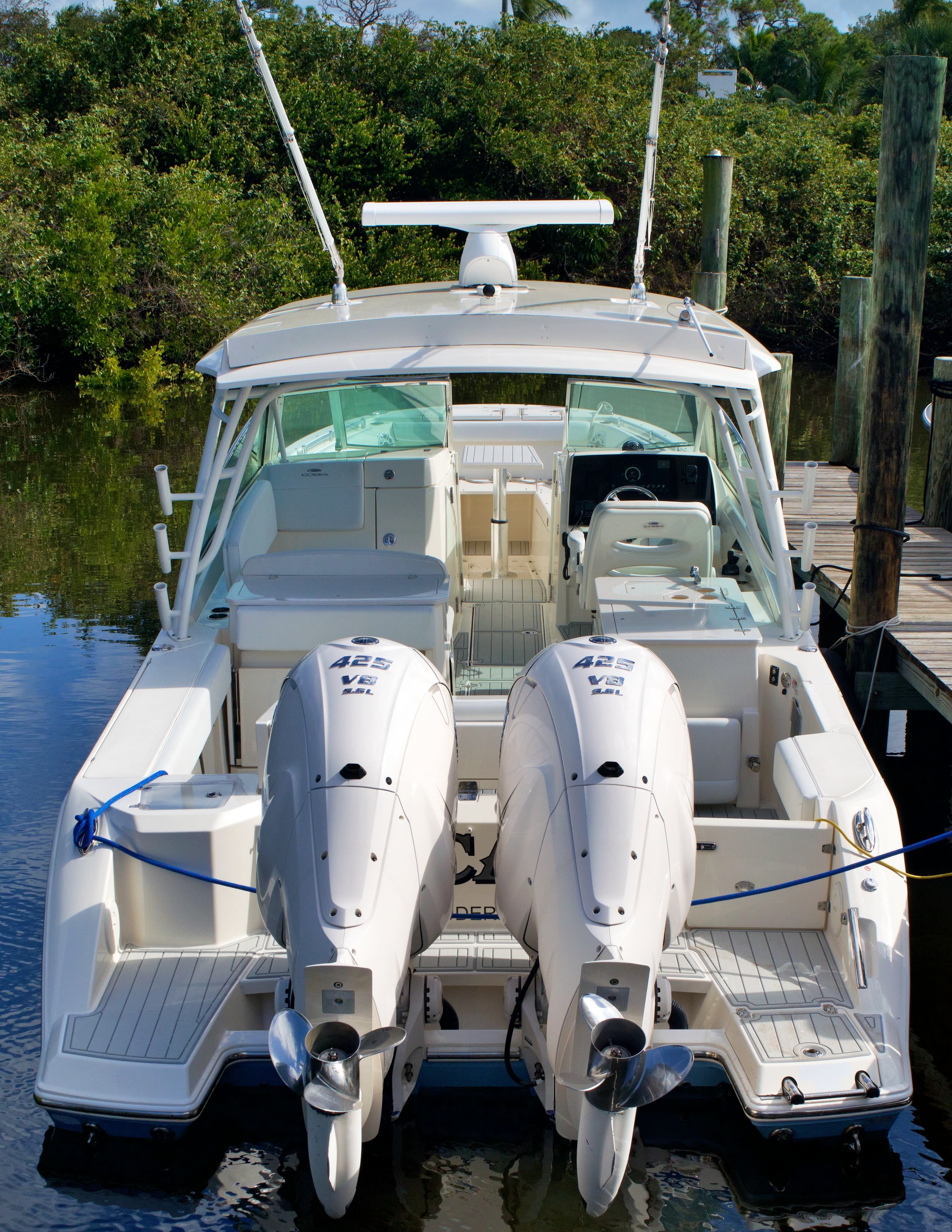 2020 COBIA 330 DC - Image 4