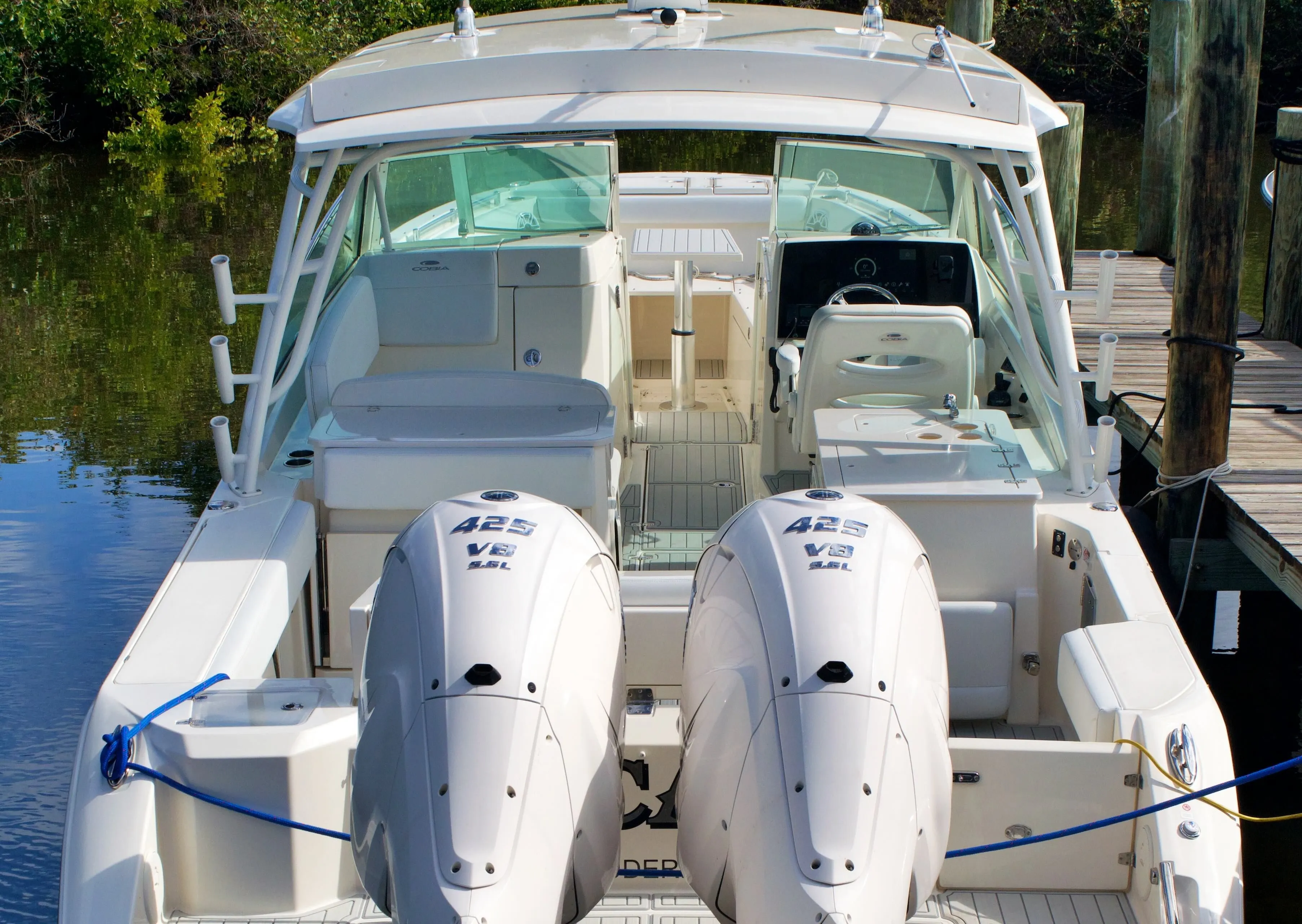 2020 COBIA 330 DC - Image 4