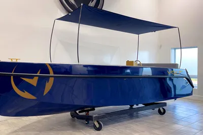 Vision Marine Technologies Volt 180